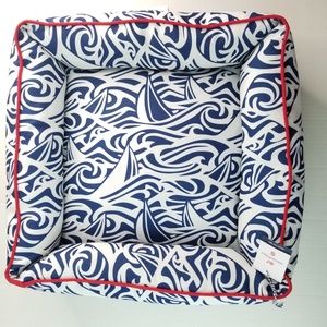 vineyard vines dog bed